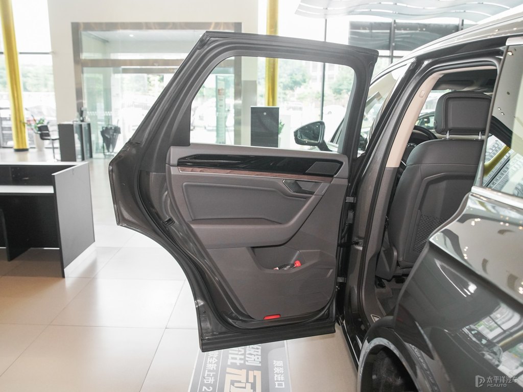 深邃棕途銳車廂內(nèi)飾圖片