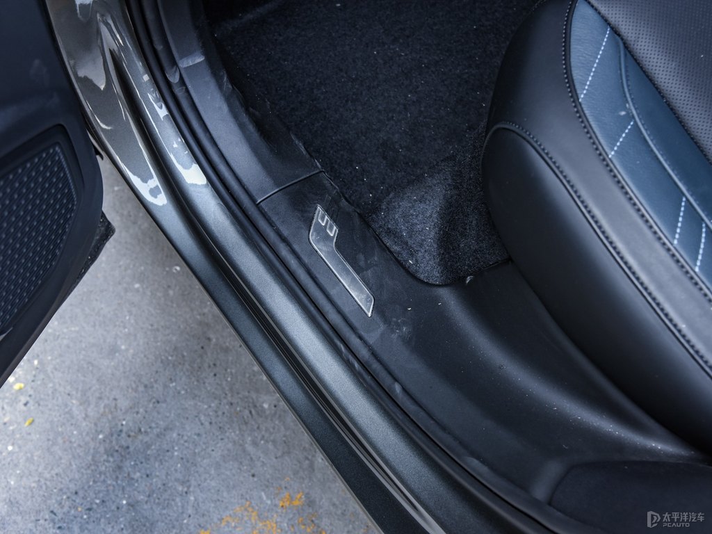 黑+灰領克05車廂內(nèi)飾圖片