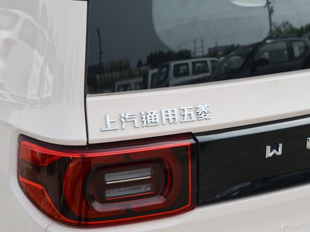 白桃粉宏光MINIEV車尾外觀圖片