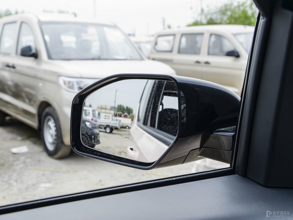 白桃粉宏光MINIEV車身外觀圖片