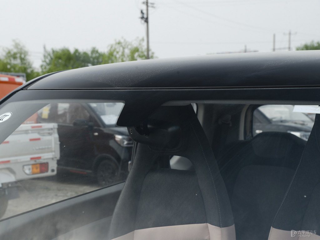 白桃粉宏光MINIEV車身外觀圖片