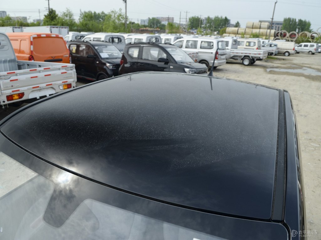 白桃粉宏光MINIEV車身外觀圖片
