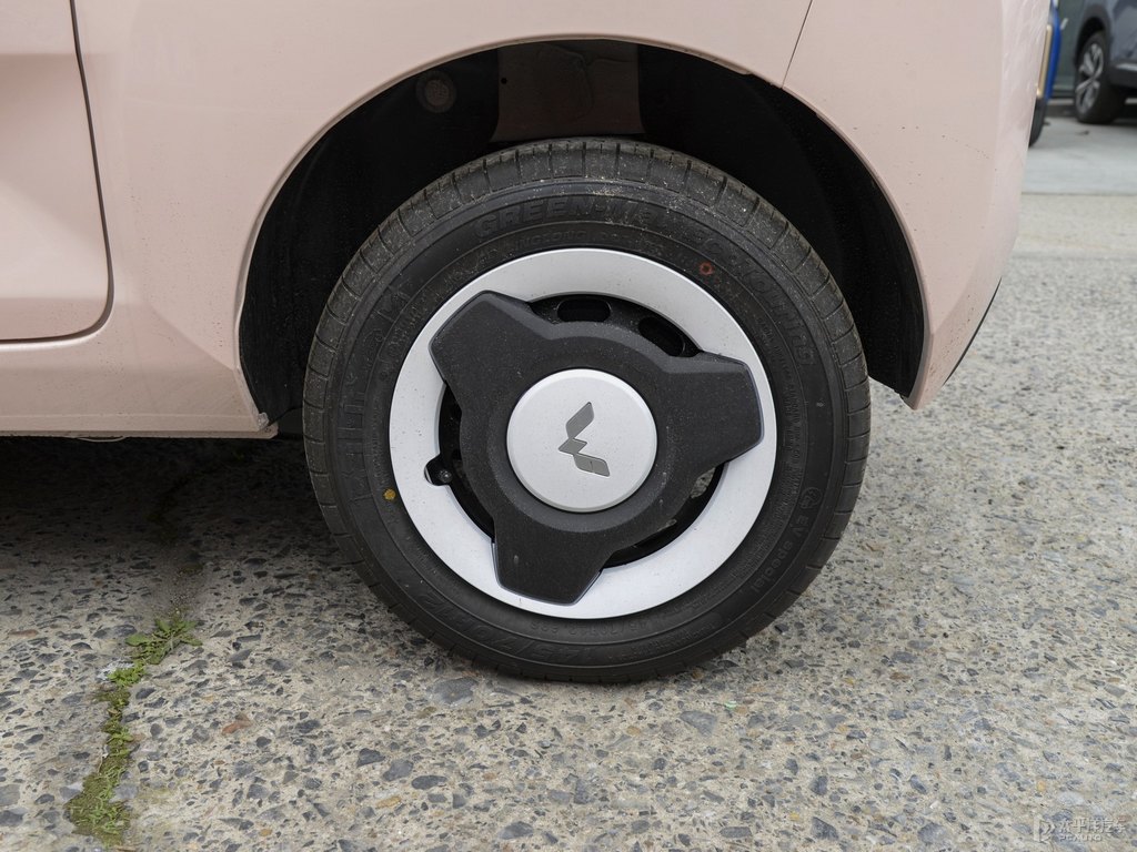 白桃粉宏光MINIEV車身外觀圖片
