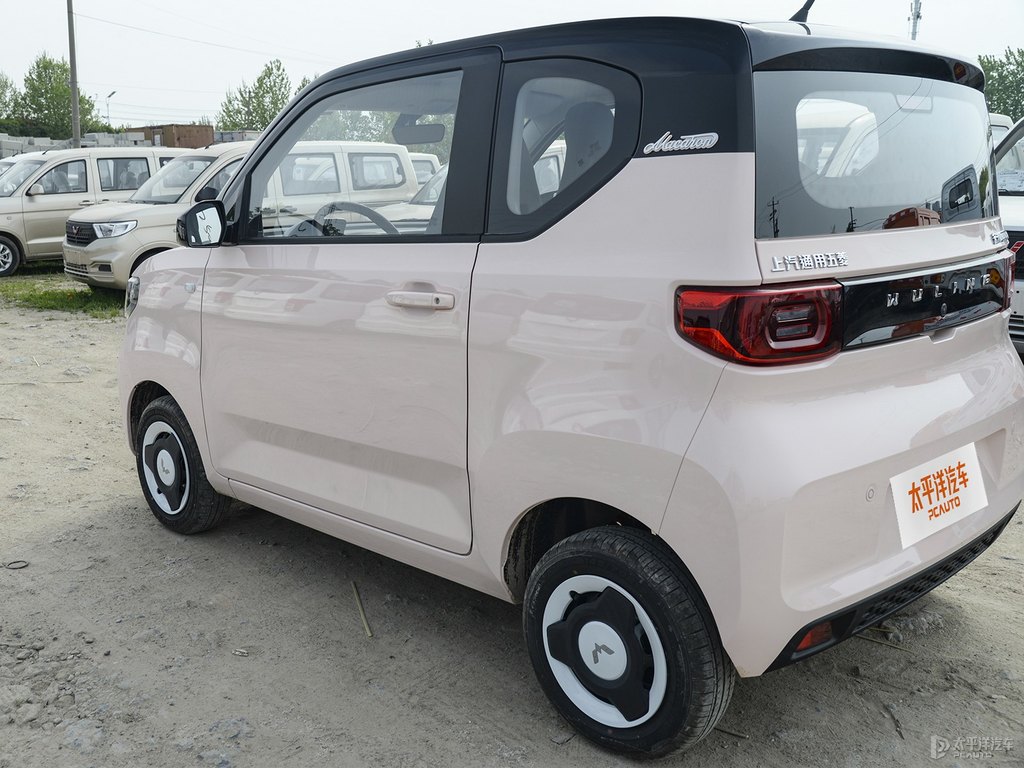 白桃粉宏光MINIEV車身外觀圖片