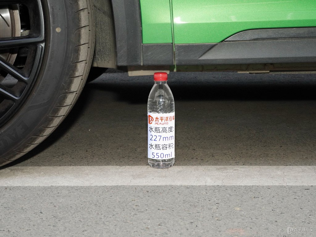 黑色+綠色領(lǐng)克05車身外觀圖片