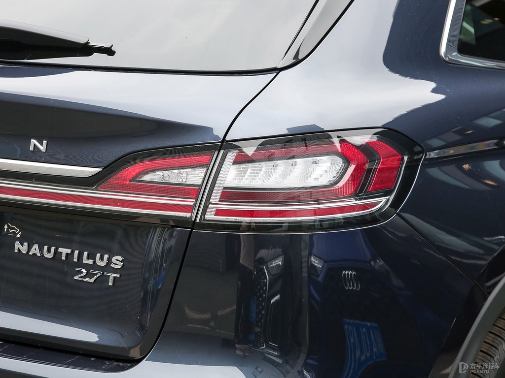 深邃藍(lán)航海家車尾外觀圖片