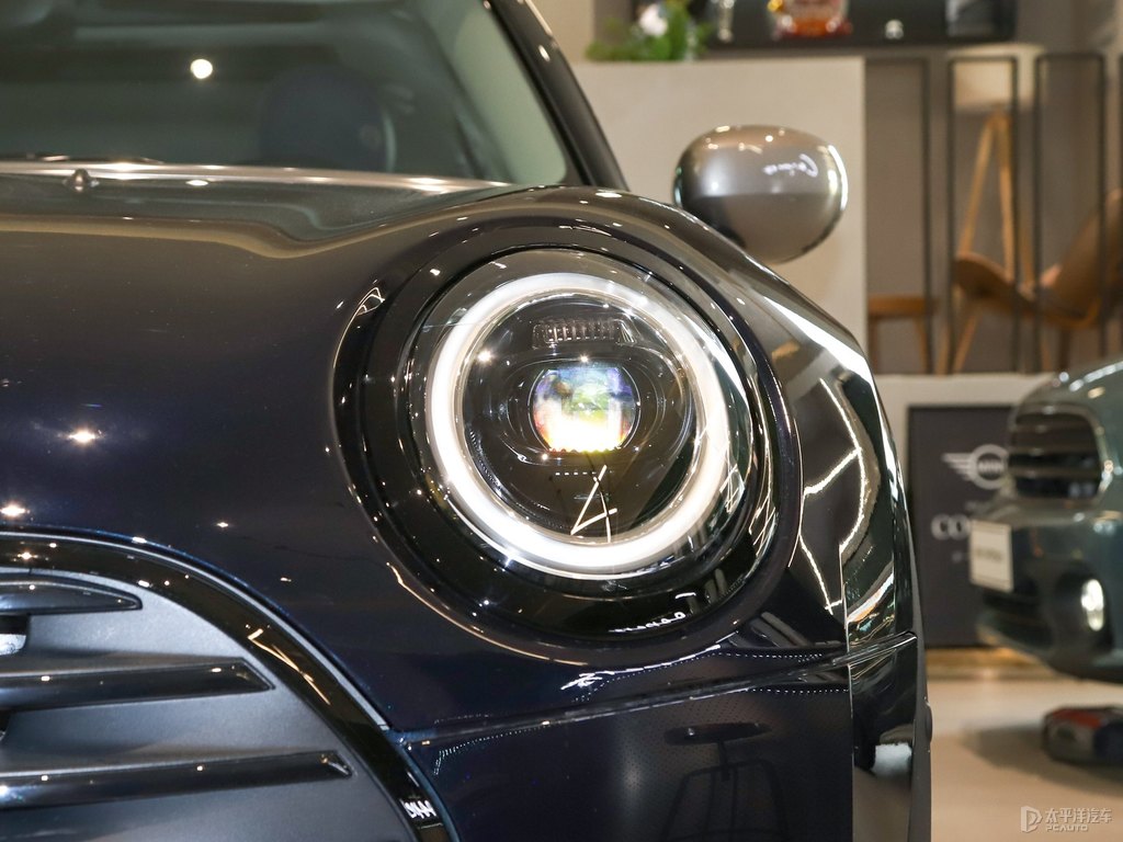 八十度黑+圣馬力諾藍MINI CLUBMAN車頭外觀圖片