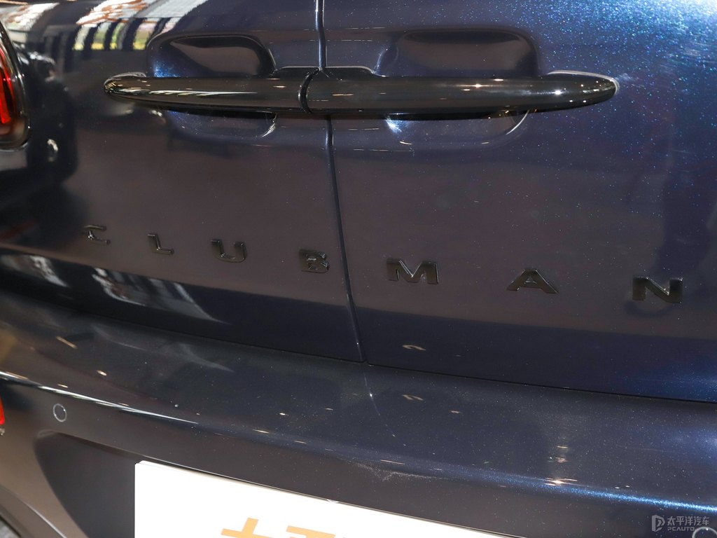八十度黑+圣馬力諾藍MINI CLUBMAN車尾外觀圖片
