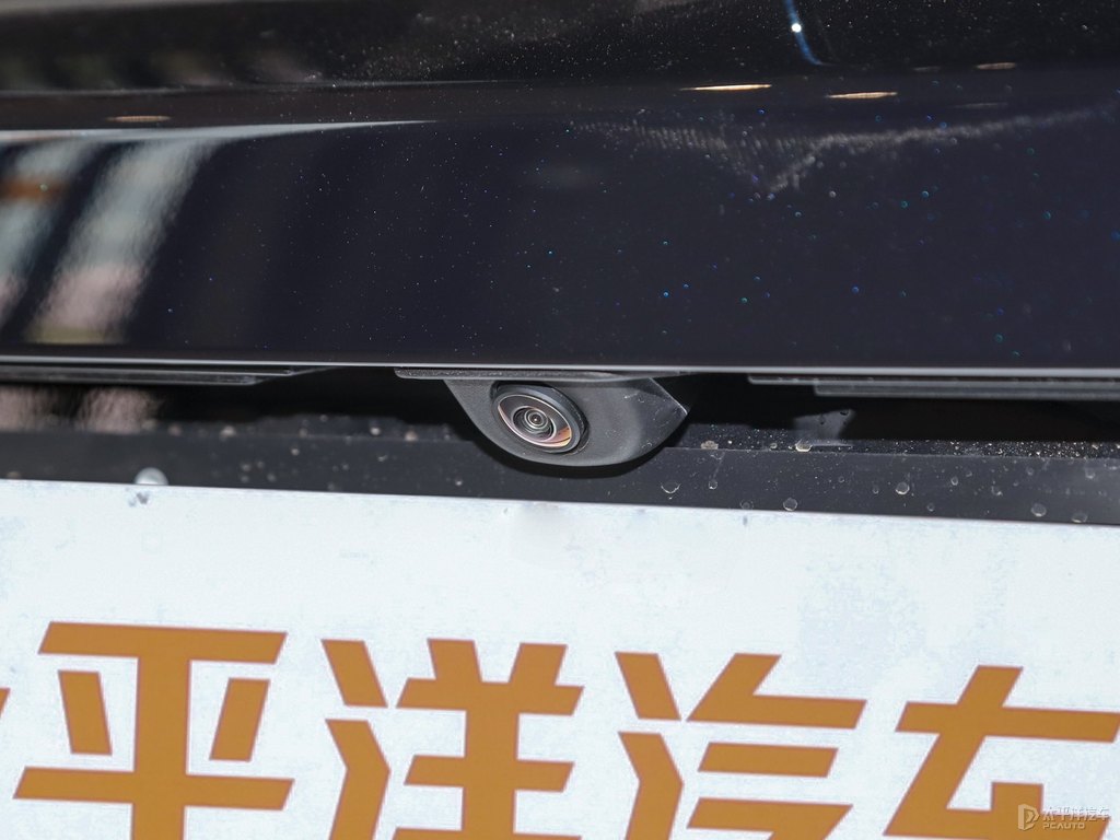 八十度黑+圣馬力諾藍MINI CLUBMAN車尾外觀圖片