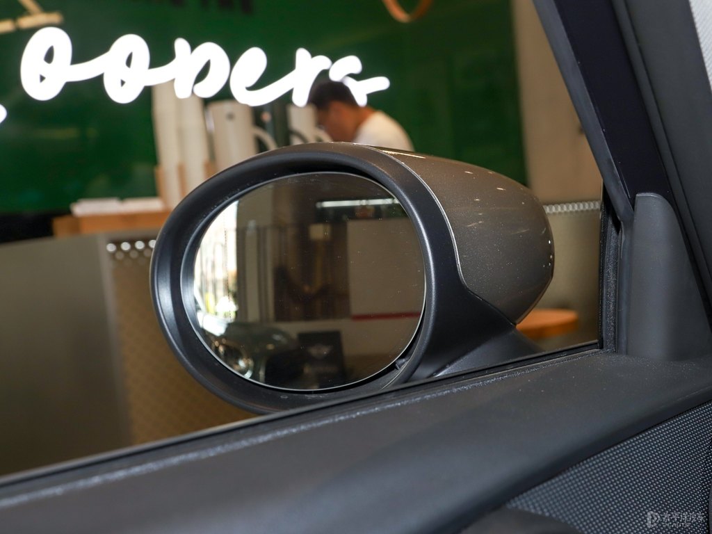 ʮȺ+ʥRZ{(ln)MINI CLUBMAN܇^DƬ