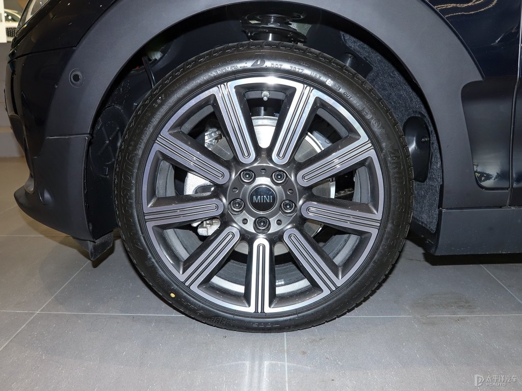 ʮȺ+ʥRZ{MINI CLUBMAN܇^DƬ