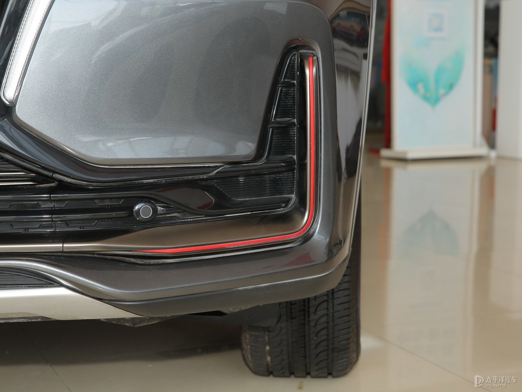 安第斯灰長安CS95車頭外觀圖片
