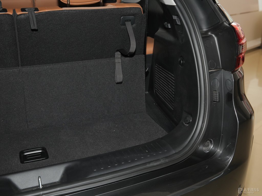 安第斯灰長(zhǎng)安CS95后備廂空間圖片