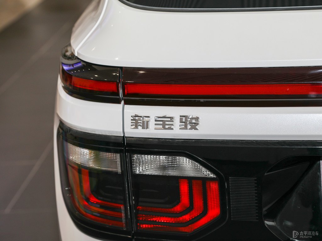 星皓白寶駿RM-5車尾外觀圖片