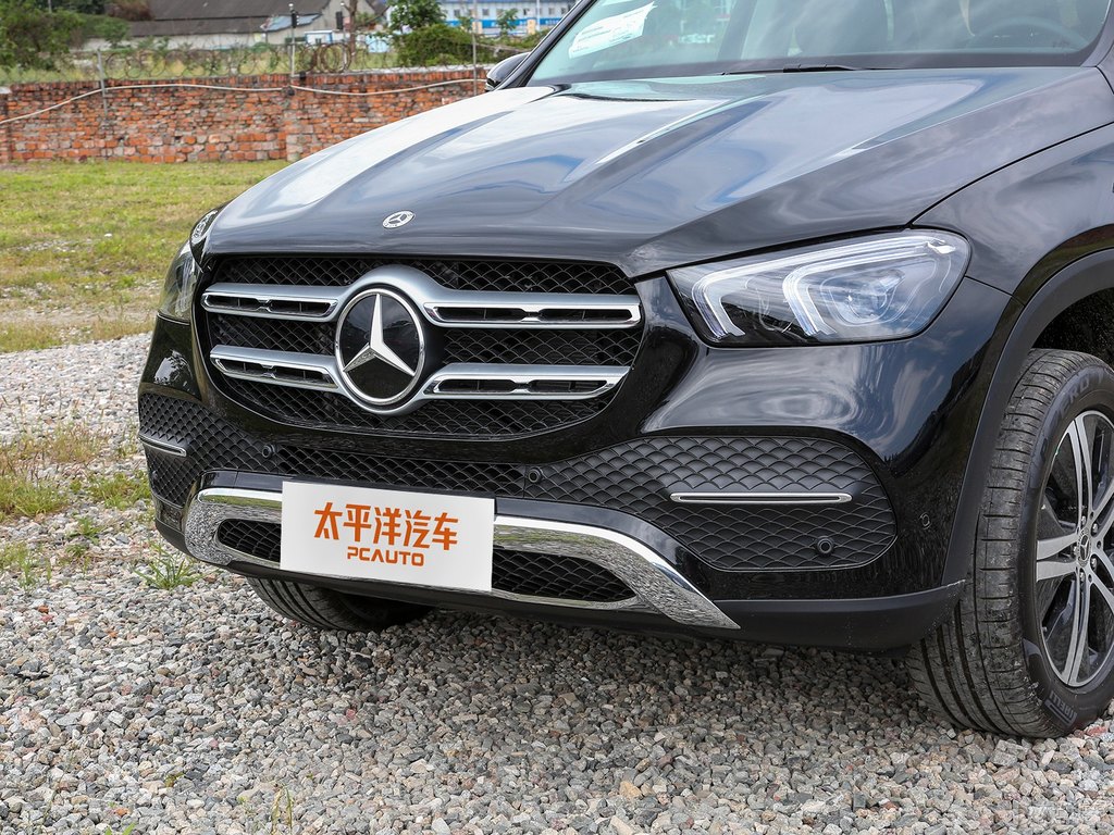 曜巖黑奔馳GLE車頭外觀圖片
