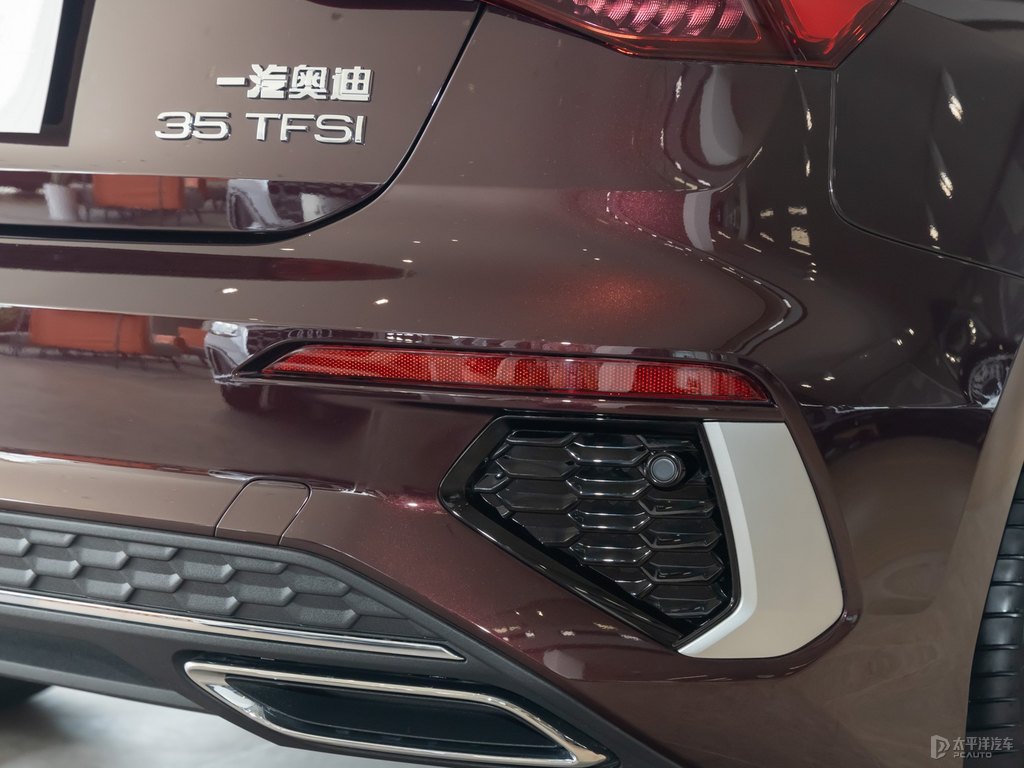 西拉紅奧迪A3車尾外觀圖片