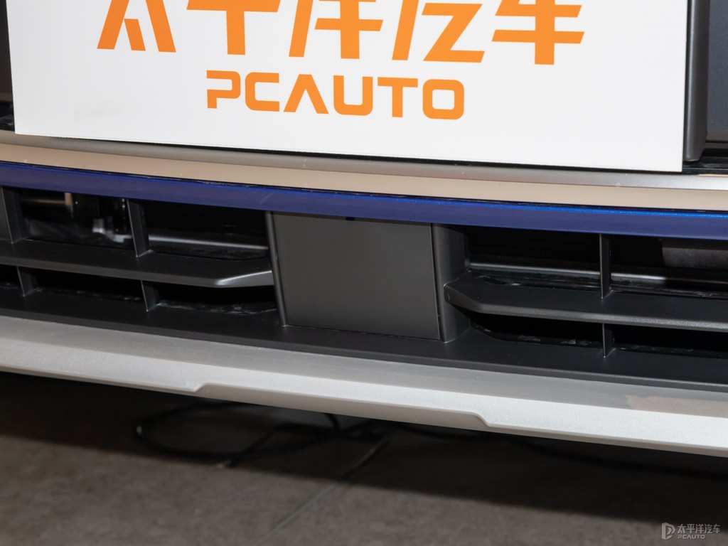 雪邦藍奧迪Q3車頭外觀圖片