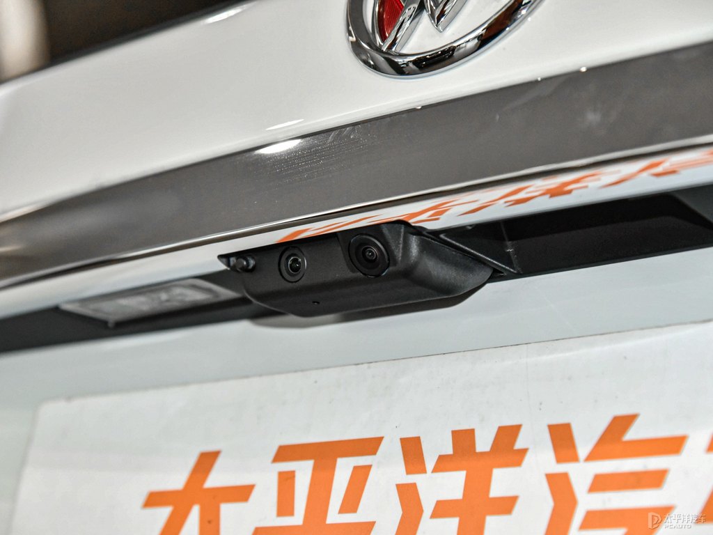 雪域白別克GL8車尾外觀圖片