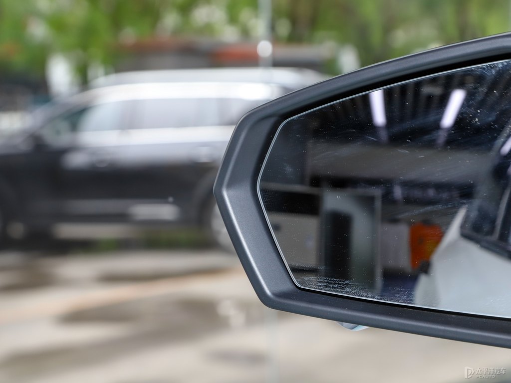 極地白AION V車身外觀圖片