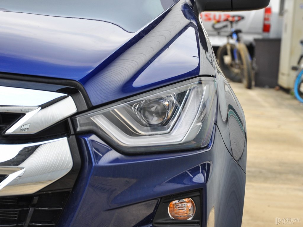 {D-MAX܇^^DƬ