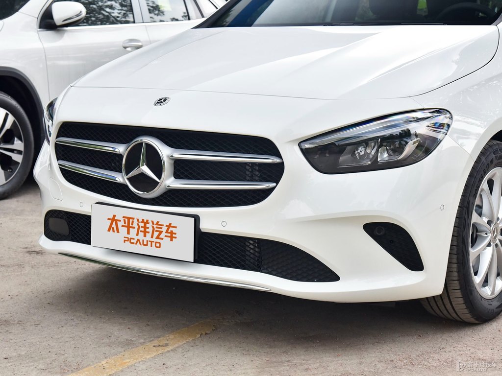 北極白奔馳B級車頭外觀圖片
