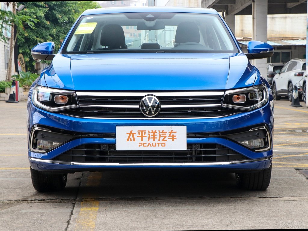 贝加尔湖蓝宝来车头外观图片