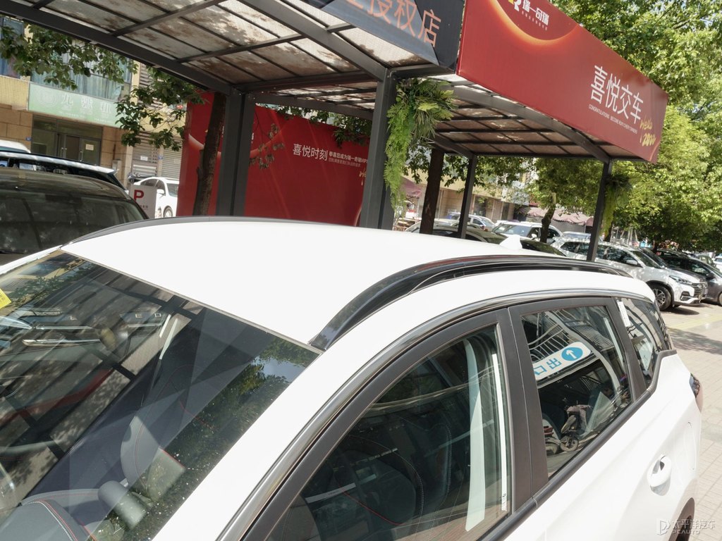 珍珠白瑞虎7車身外觀圖片