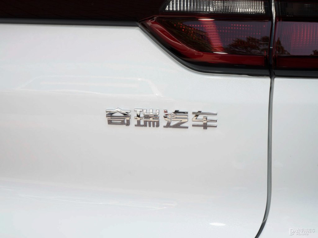 珍珠白瑞虎7車尾外觀圖片