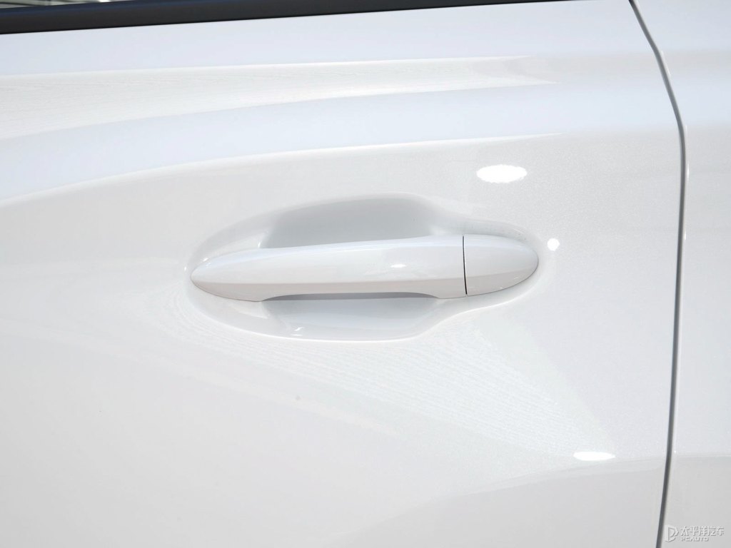 珍珠白瑞虎7車身外觀圖片