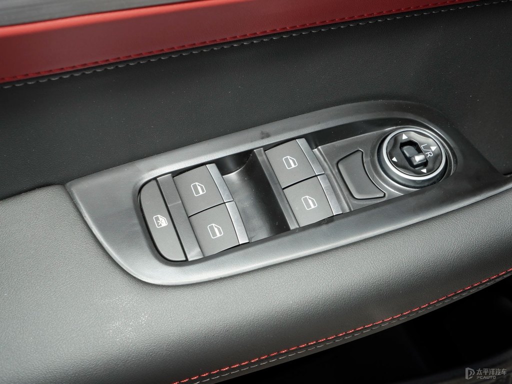 珍珠白瑞虎7車廂內(nèi)飾圖片