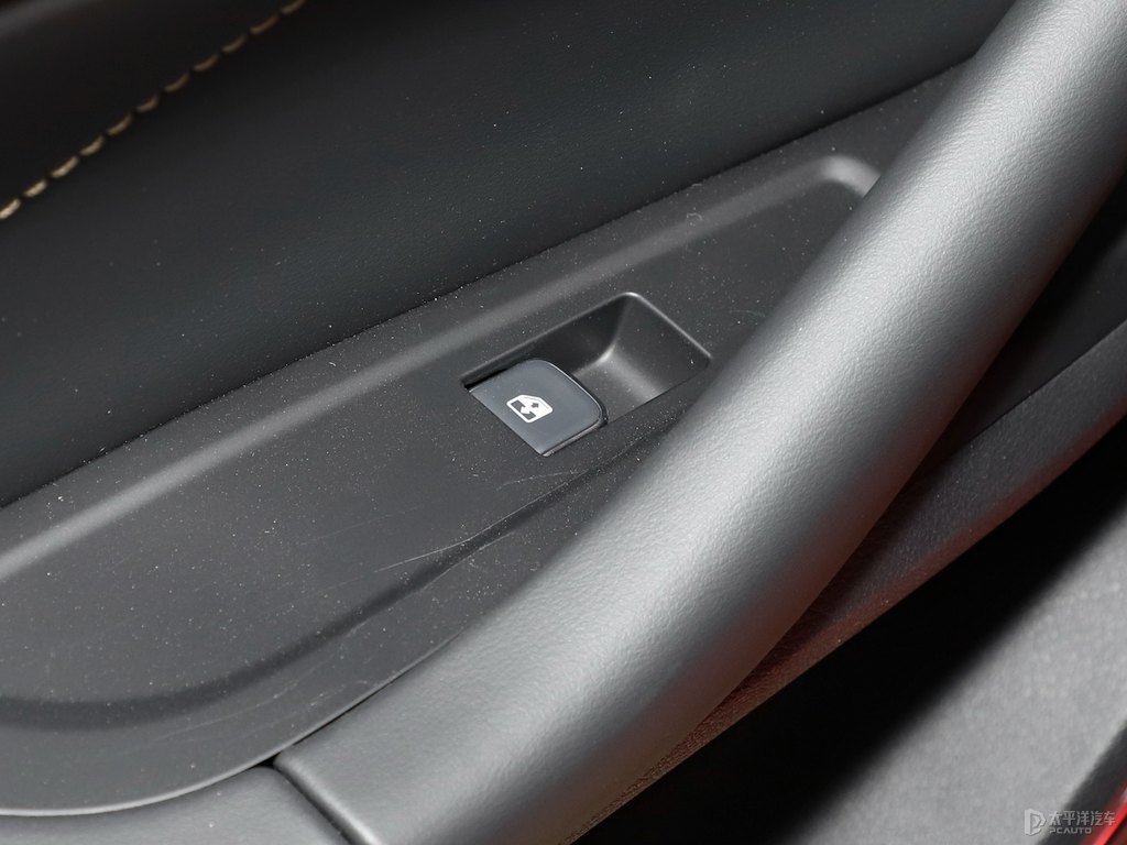 珍珠白奔騰B70車廂內(nèi)飾圖片