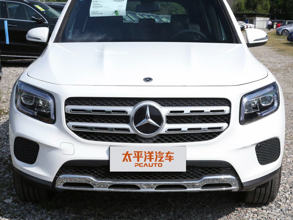 北極白奔馳GLB車頭外觀圖片