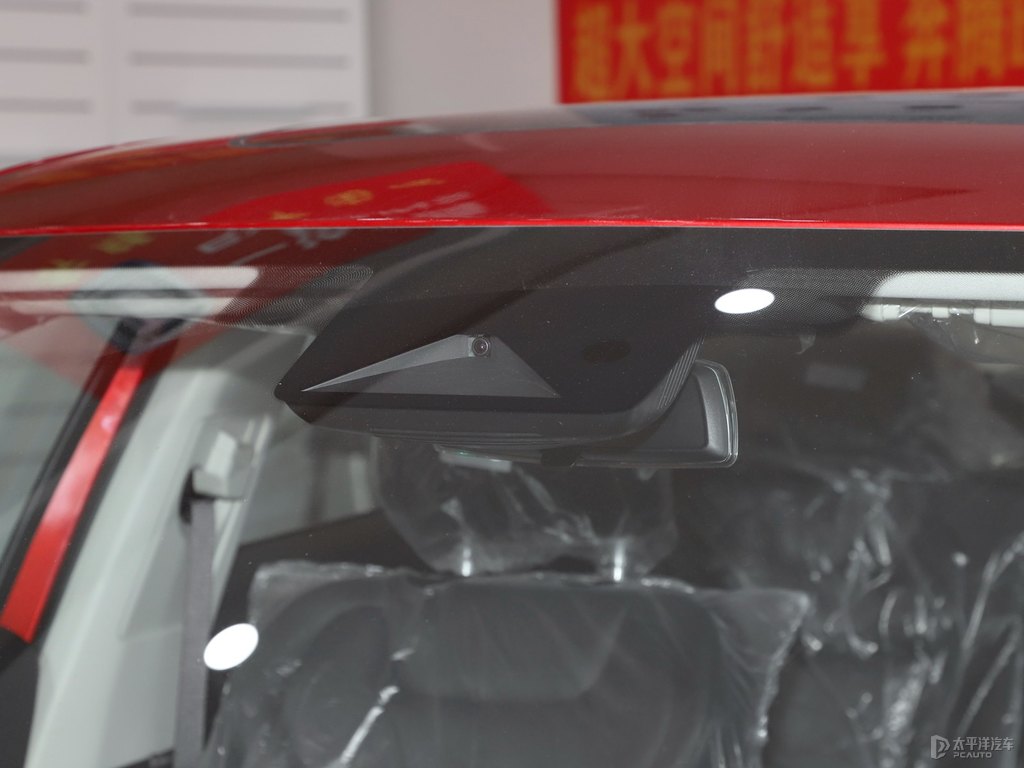珍珠白奔騰B70車身外觀圖片