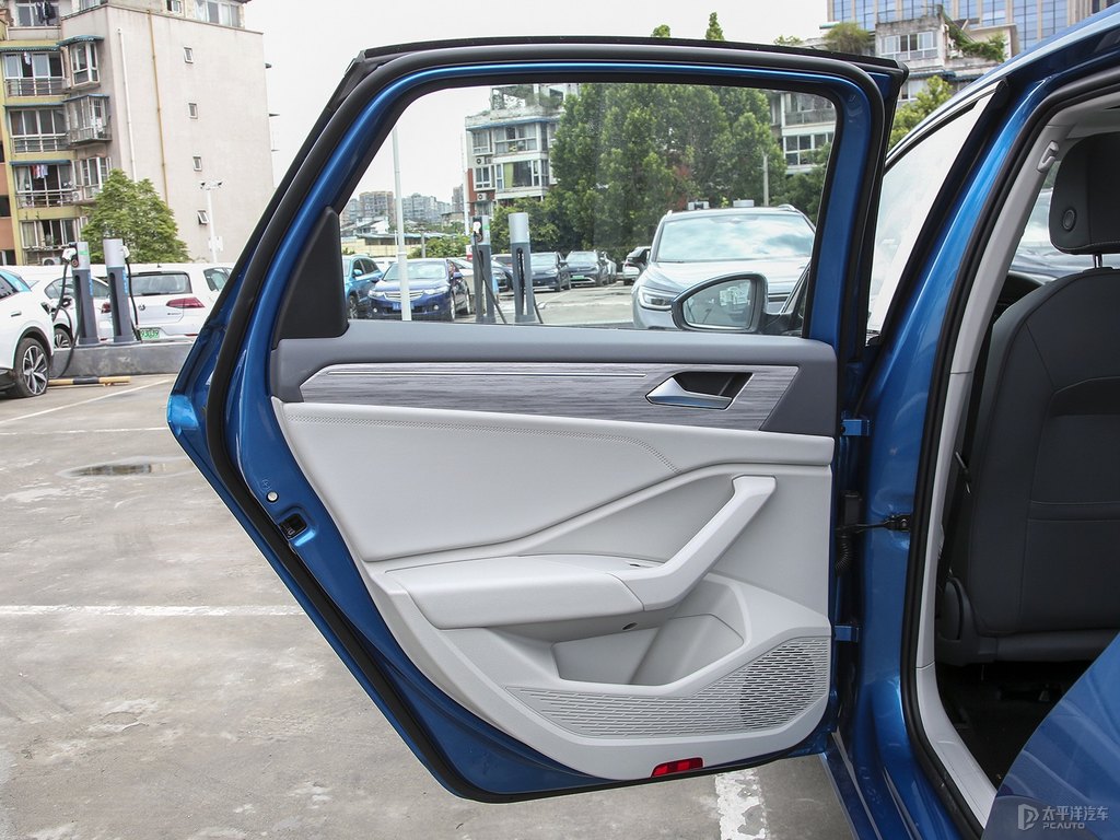 星瀚藍速騰車廂內(nèi)飾圖片