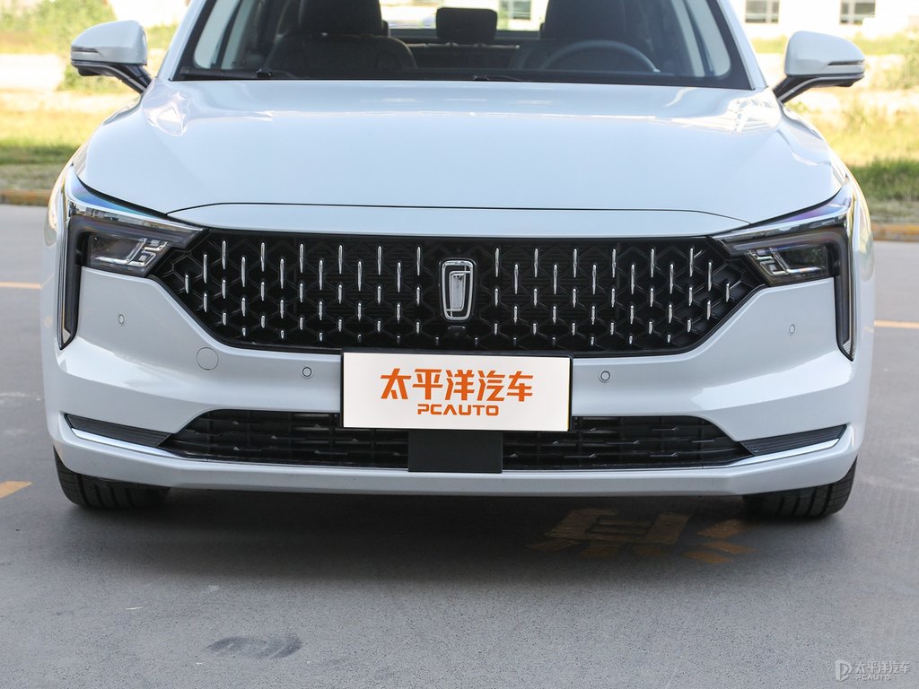 珍珠白奔騰B70車頭外觀圖片