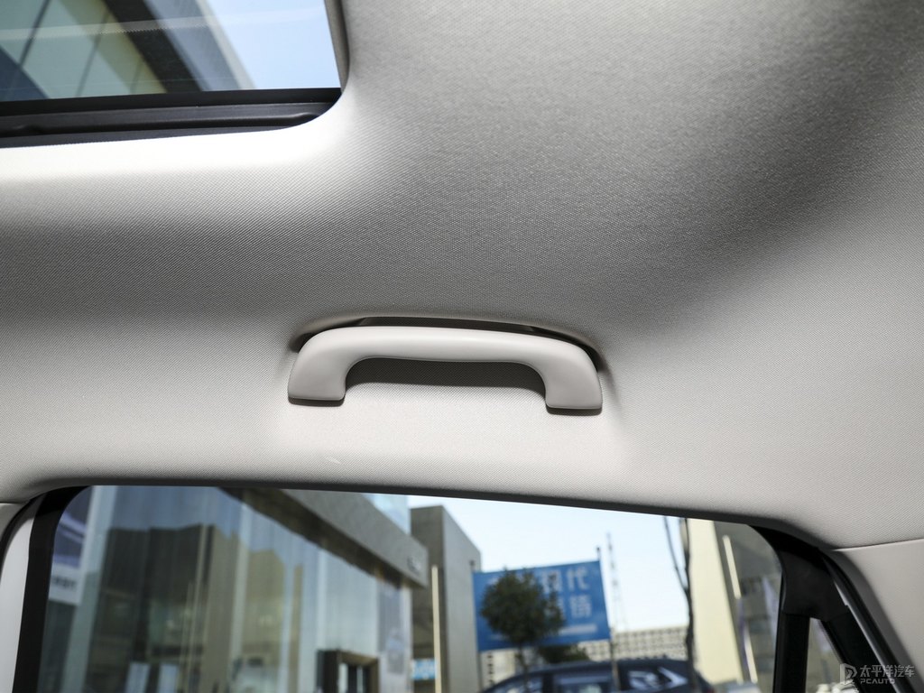 珍珠白奔騰B70車廂內(nèi)飾圖片