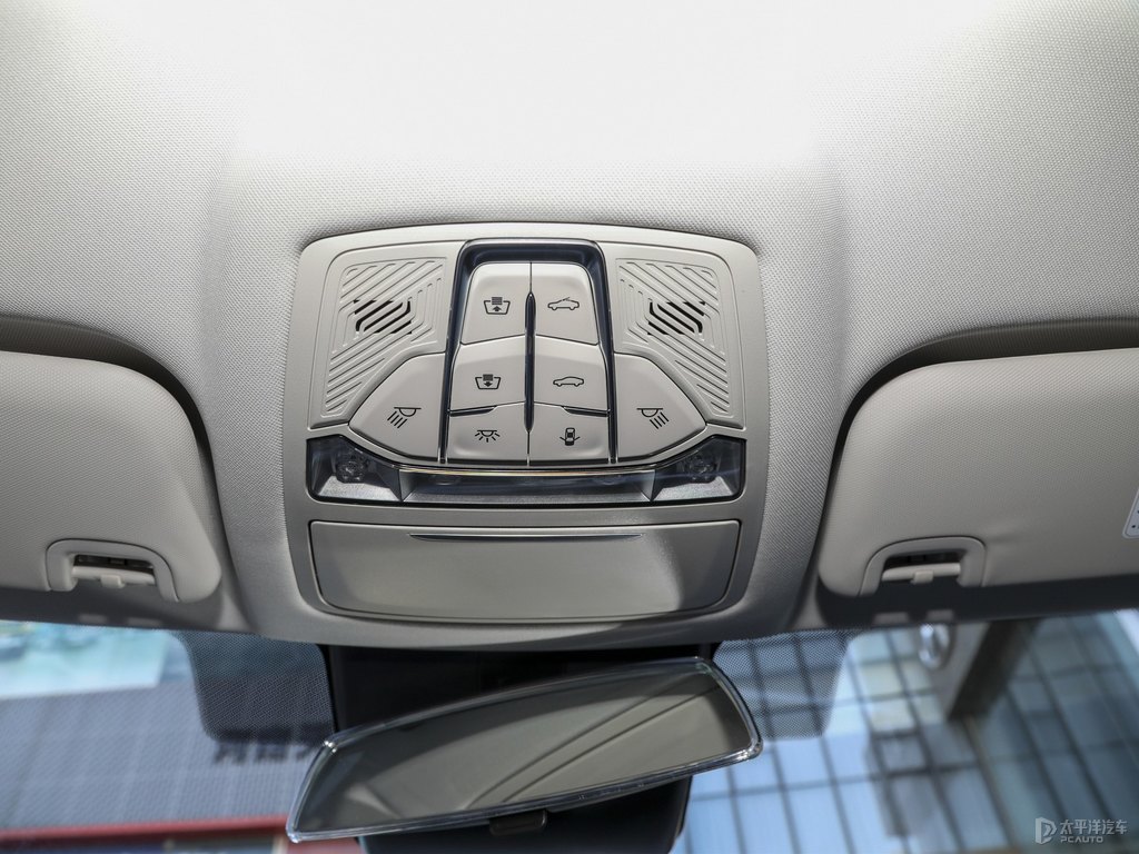 珍珠白奔騰B70車廂內(nèi)飾圖片