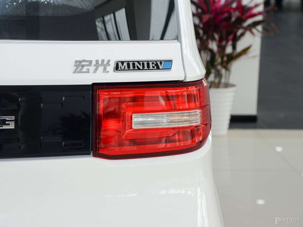 星云白宏光MINIEV車尾外觀圖片