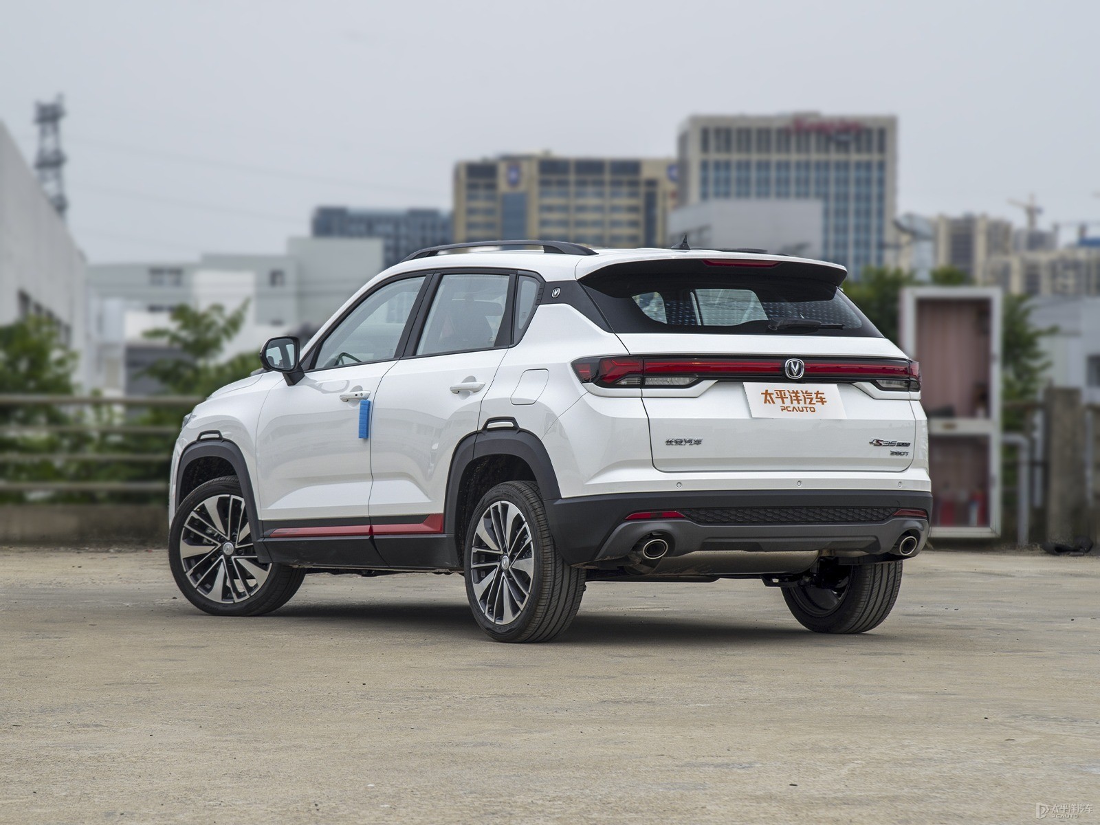 閃光冰晶白長安CS35PLUS整車外觀外觀圖片