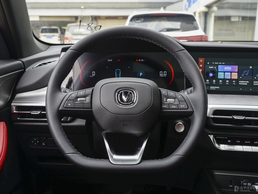 閃光冰晶白長安CS35PLUS中控內(nèi)飾圖片