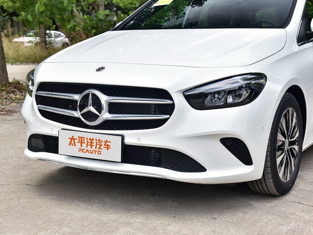 北極白奔馳B級(jí)車(chē)頭外觀圖片