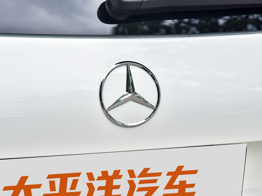 北極白奔馳B級車尾外觀圖片