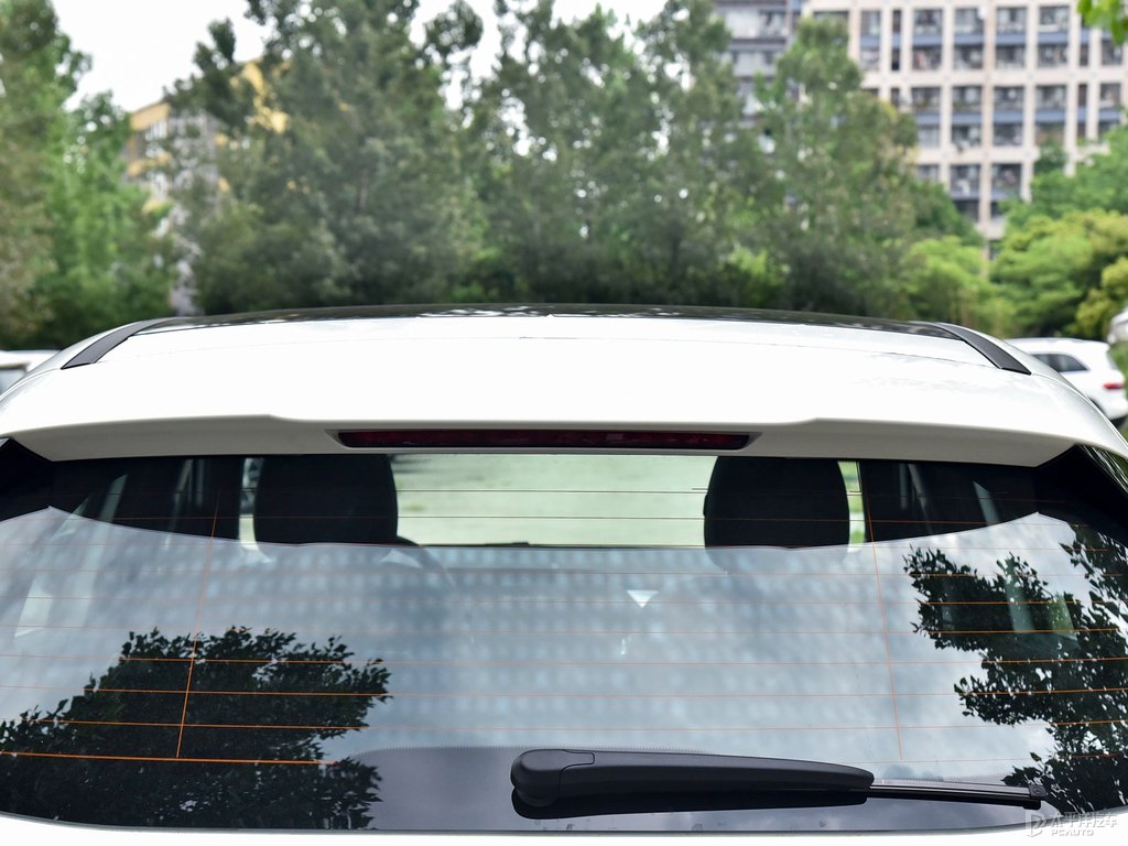 北極白奔馳B級(jí)車尾外觀圖片