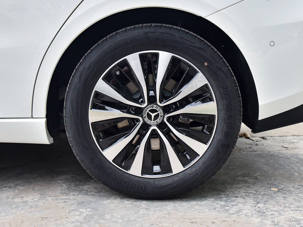 北極白奔馳B級(jí)車身外觀圖片