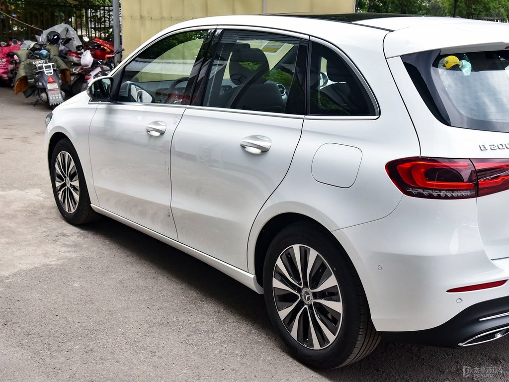 北極白奔馳B級(jí)車(chē)身外觀圖片