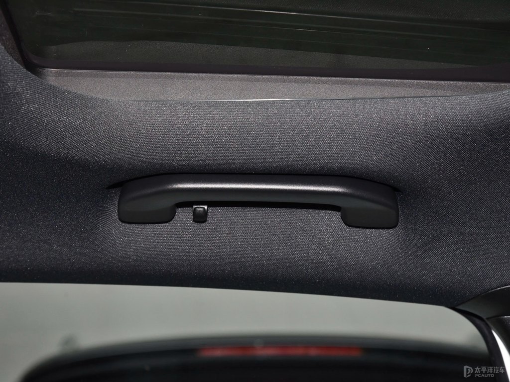 北極白奔馳B級(jí)車(chē)廂內(nèi)飾圖片