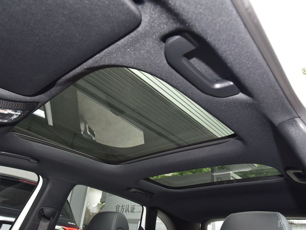 北極白奔馳B級車廂內(nèi)飾圖片