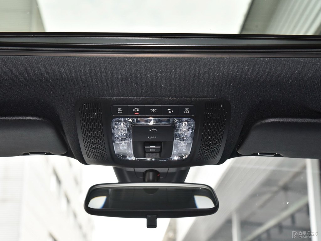 北極白奔馳B級車廂內(nèi)飾圖片