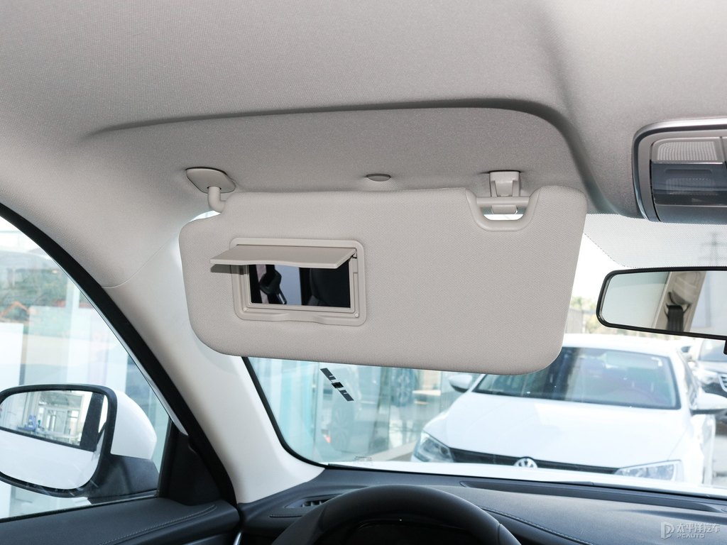 閃光冰晶白長安CS35PLUS車廂內(nèi)飾圖片