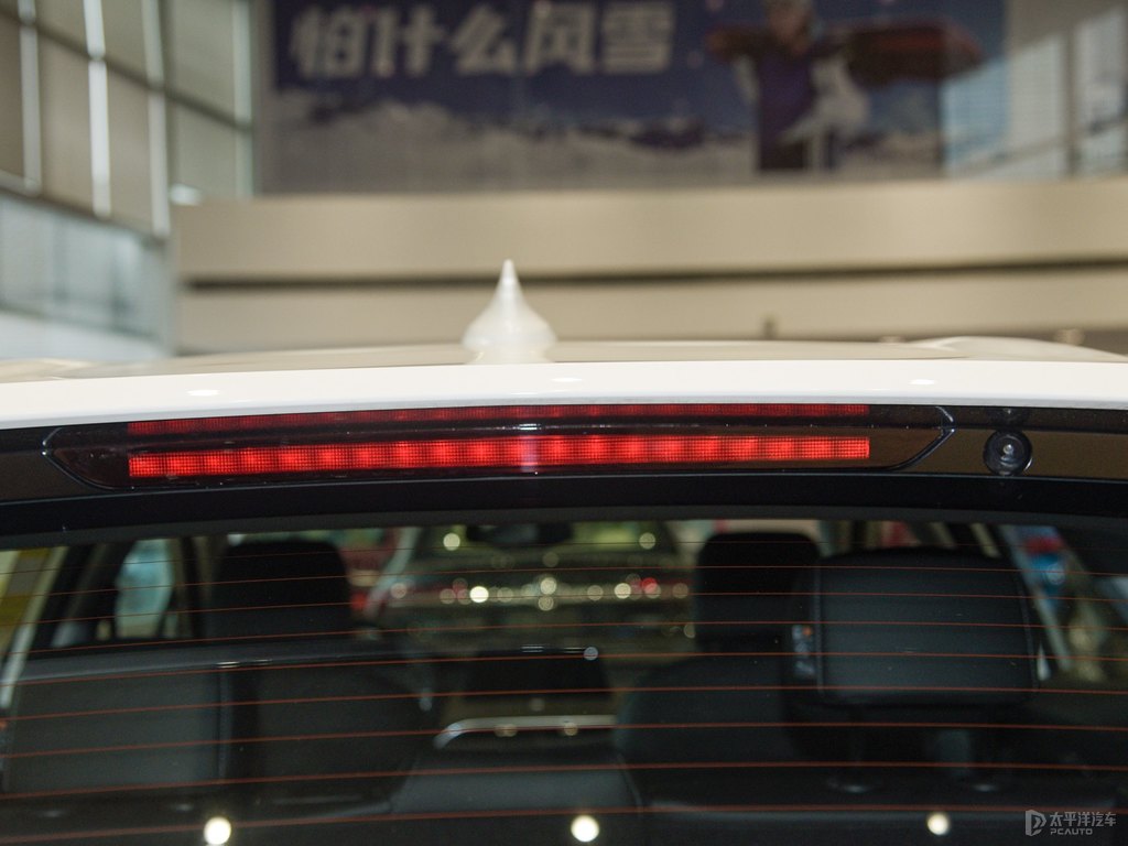 雪域白微藍6車尾外觀圖片
